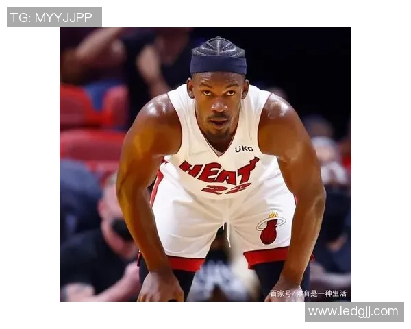 足球球星如何通过大量出汗来调整状态并应对激烈赛场挑战