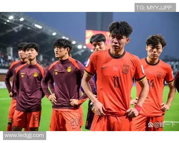 足球钢门传奇守门员，他的铁壁防守成就历史传奇