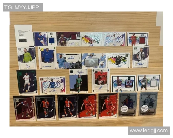 双人组合球星卡鉴赏足球巨星并肩闪耀激情绿茵收藏新风潮